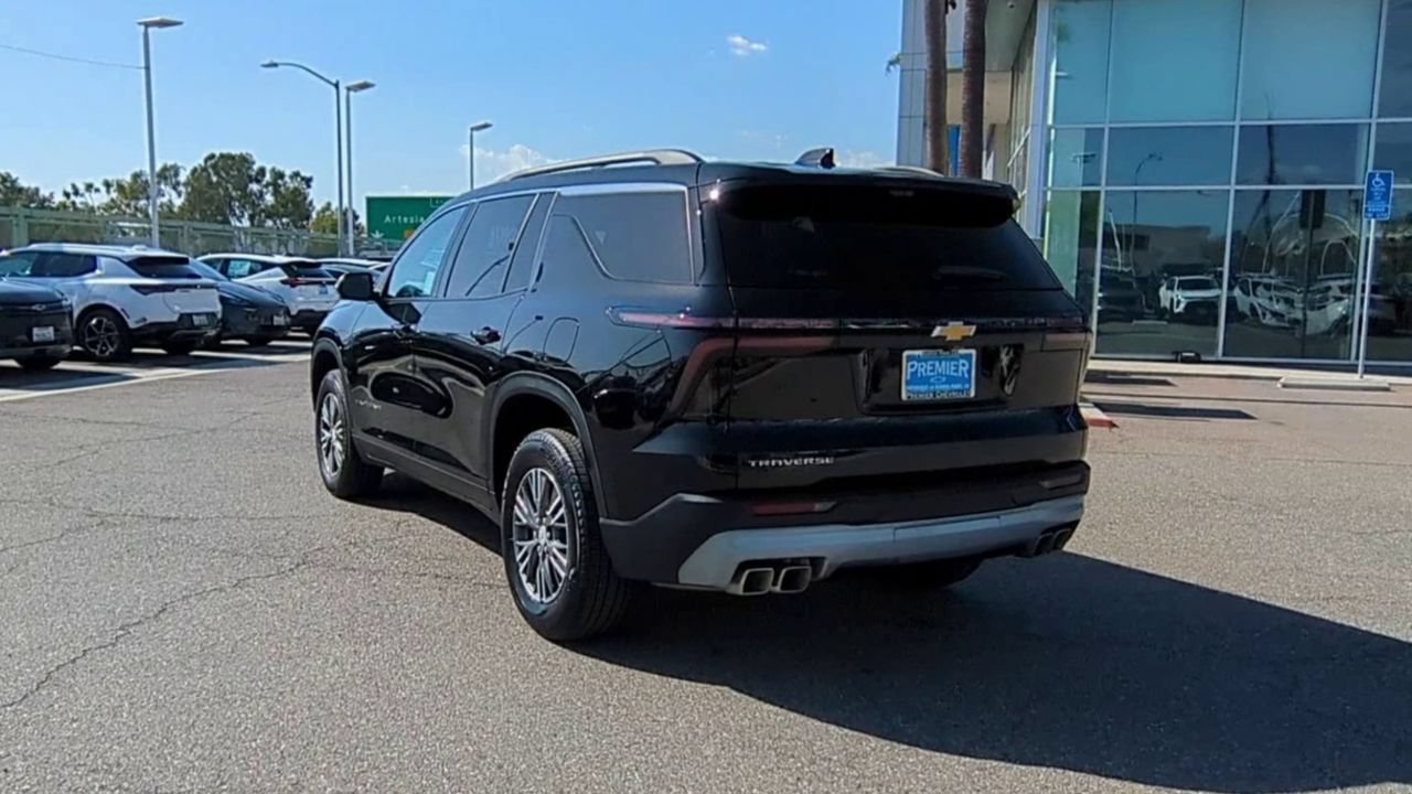 Used 2026 Chevrolet Traverse LT w/ Driver Confidence Package FWD image 6
