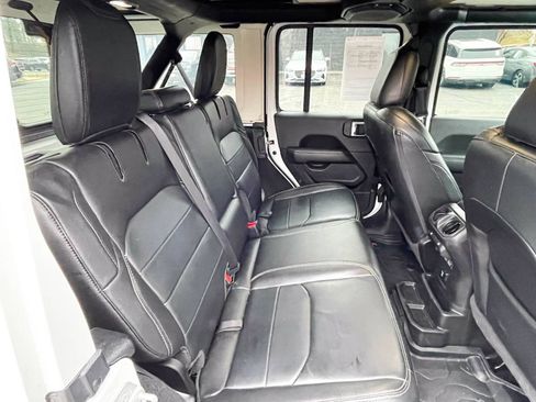 Used 2022 Jeep Wrangler Unlimited Sahara w/ Cold Weather Group image 13