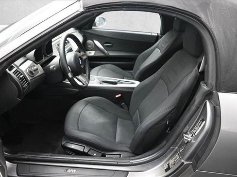 Used 2003 BMW Z4 2.5i RWD image 9