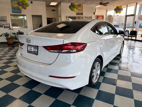 Used 2017 Hyundai Elantra SE FWD image 5