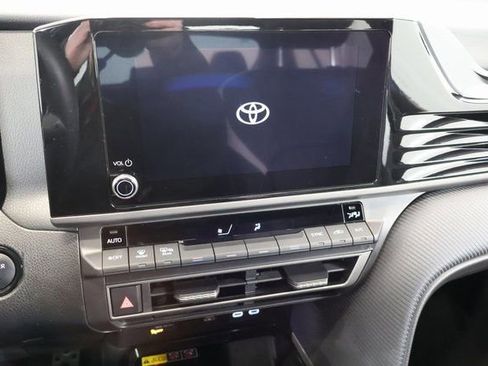 Used 2025 Toyota Camry SE image 22