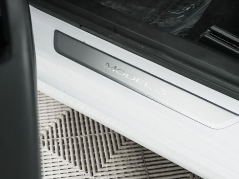 Used 2020 Tesla Model 3 Standard Range Plus image 21