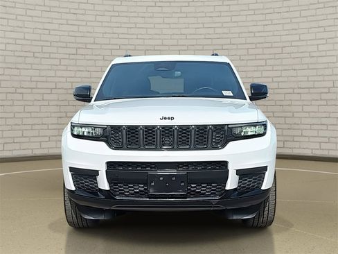 Used 2022 Jeep Grand Cherokee L Laredo image 2