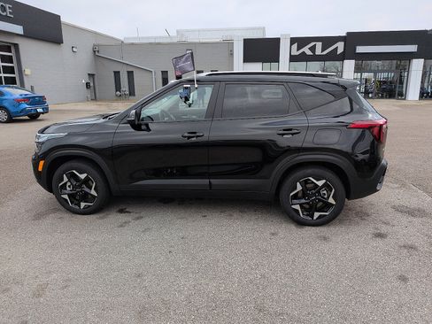 Used 2025 Kia Seltos S image 4