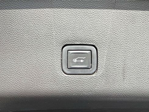 Used 2020 Chevrolet Traverse RS FWD image 34