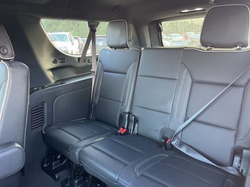 Used 2024 Chevrolet Suburban Premier image 33