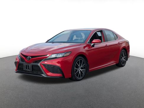 Used 2023 Toyota Camry SE w/ Cold Weather Package image 7