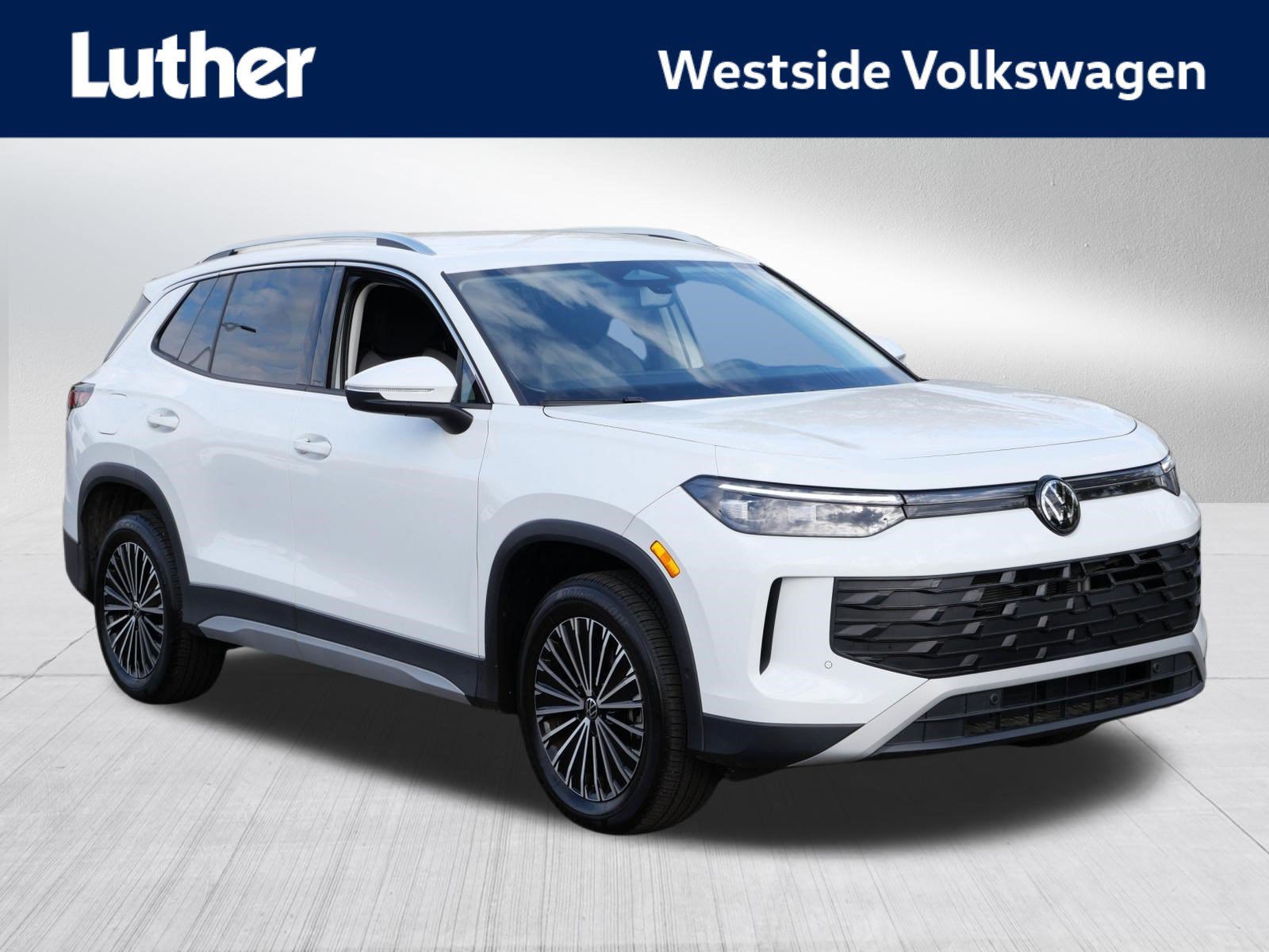 Certified 2025 Volkswagen Tiguan S w/ 18" Wheel Package AWD/4WD image 1