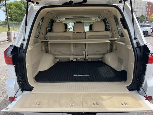 Used 2019 Lexus LX 570 4WD w/ Luxury Package image 23