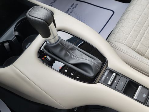 Certified 2026 Honda HR-V LX image 28