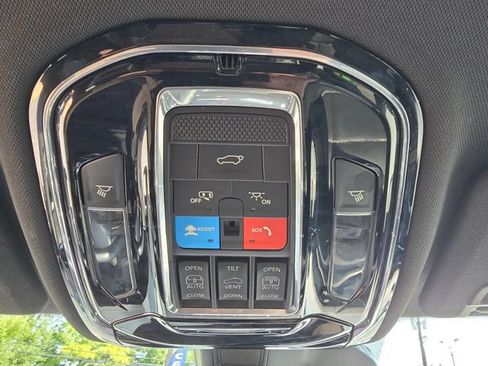 Used 2023 Jeep Grand Cherokee Overland w/ Advanced Protech Group III AWD/4WD image 28