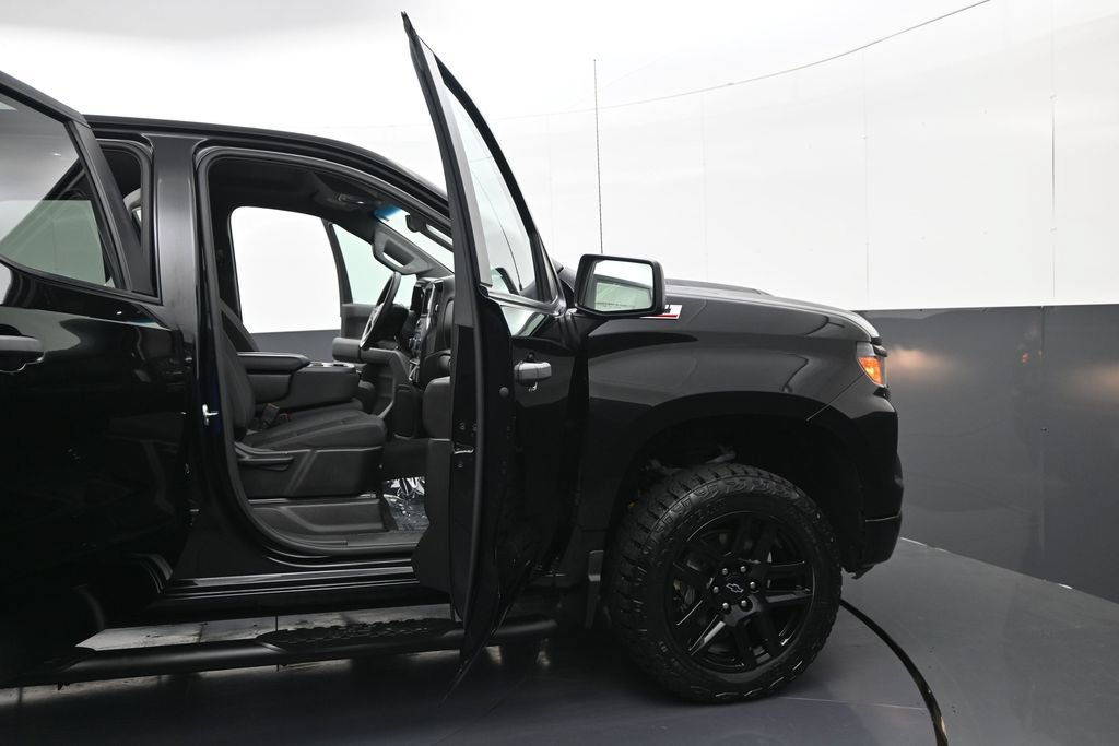 Certified 2023 Chevrolet Silverado 1500 Custom Trail Boss w/ LPO, Dark Essentials Package AWD/4WD image 9