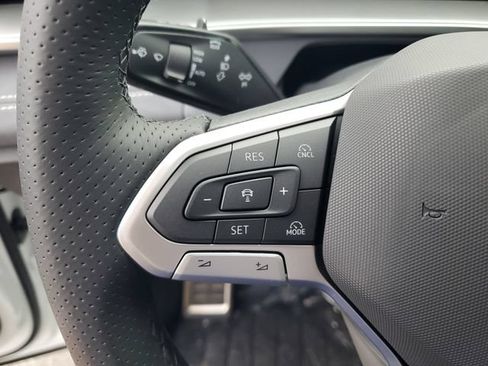 New 2026 Volkswagen Tiguan SE R-Line FWD image 21
