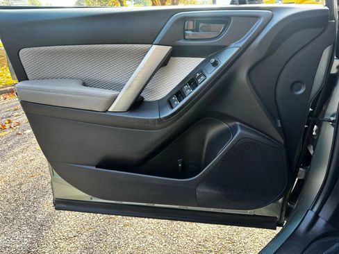 Used 2017 Subaru Forester 2.5i Premium w/ All-Weather Package image 9