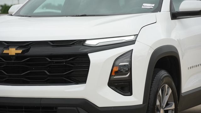 Used 2026 Chevrolet Equinox LT FWD image 4