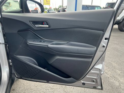 Used 2018 Toyota C-HR XLE FWD image 45