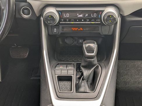 Used 2019 Toyota RAV4 XLE Premium image 19