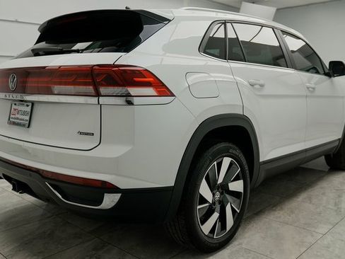 Used 2024 Volkswagen Atlas Cross Sport SE image 5