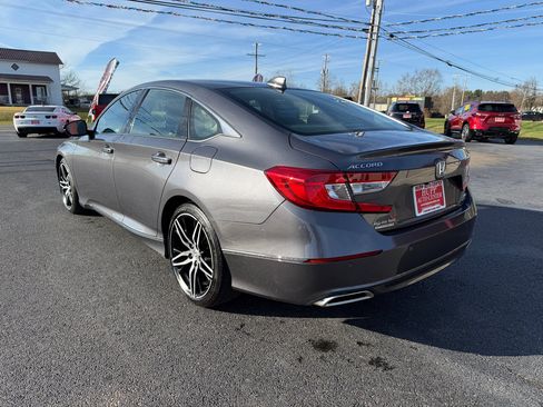 Used 2022 Honda Accord Touring image 3