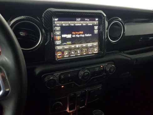 Used 2023 Jeep Gladiator Rubicon w/ Cold Weather Group image 21