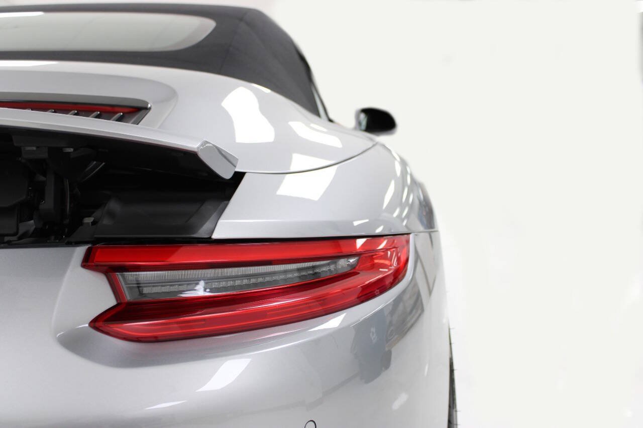 Used 2017 Porsche 911 Carrera image 16