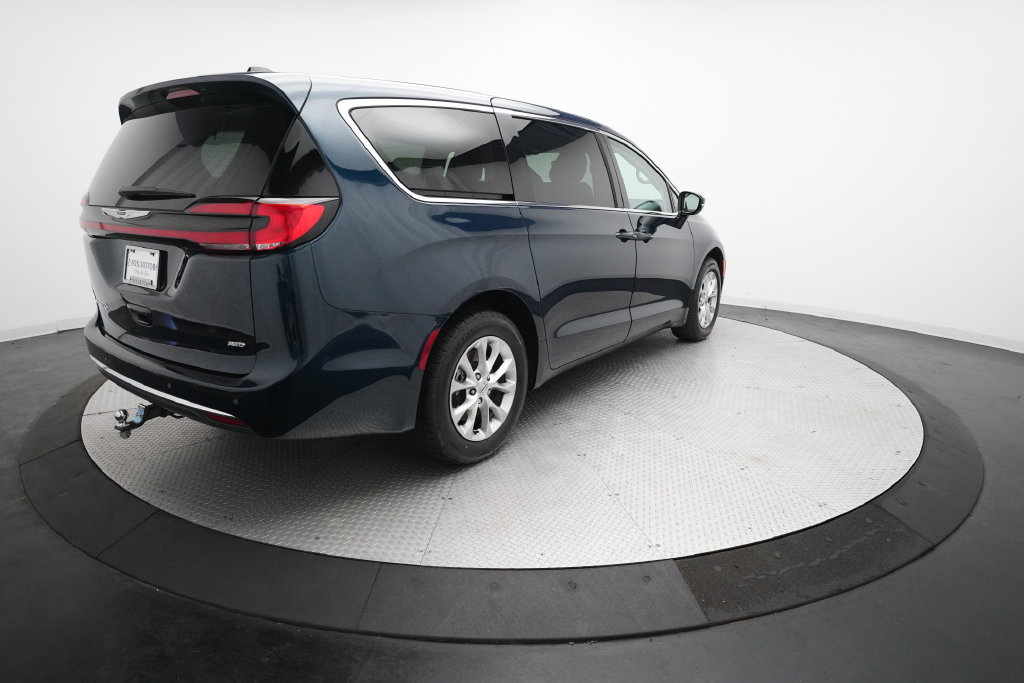 Used 2024 Chrysler Pacifica Touring-L AWD/4WD image 34