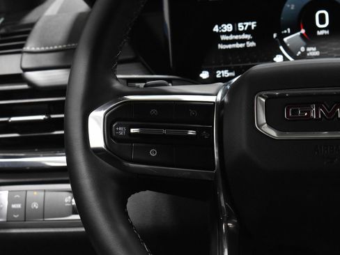 Used 2025 GMC Acadia Elevation image 9