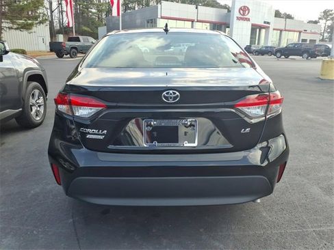 Used 2023 Toyota Corolla LE image 2