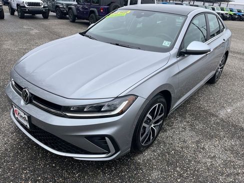 Used 2026 Volkswagen Jetta SE image 4