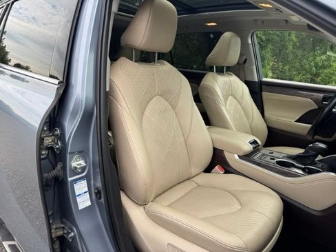 Used 2020 Toyota Highlander Limited AWD/4WD image 23