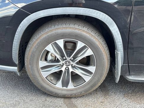 Used 2020 Toyota Highlander XLE FWD image 27