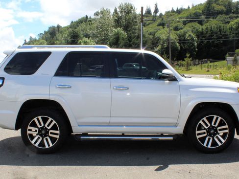 Used 2016 Toyota 4Runner Limited AWD/4WD image 8