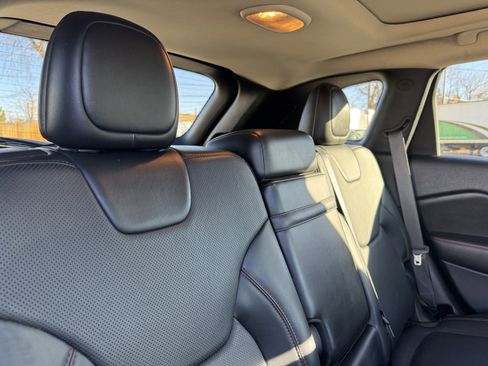 Used 2016 Jeep Cherokee Trailhawk w/ Comfort/Convenience Group image 19