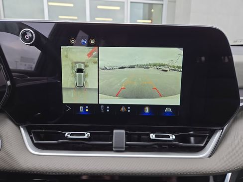 Used 2025 Chevrolet Equinox LT w/ Convenience Package II image 24