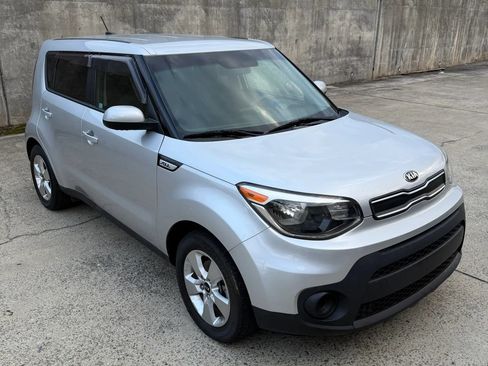 Used 2019 Kia Soul FWD image 2