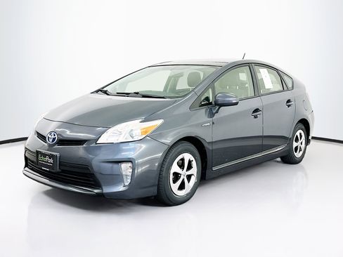 Used 2015 Toyota Prius Four image 3