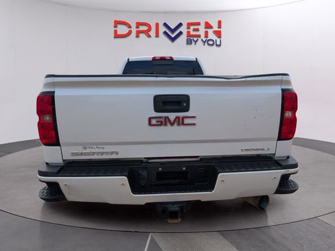 Used 2018 GMC Sierra 3500 Denali w/ Duramax Plus Package image 4