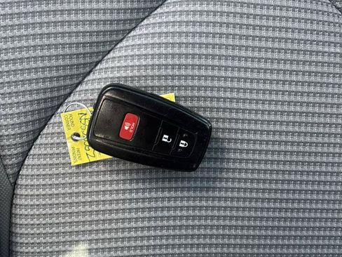 Used 2022 Toyota Highlander L FWD image 33