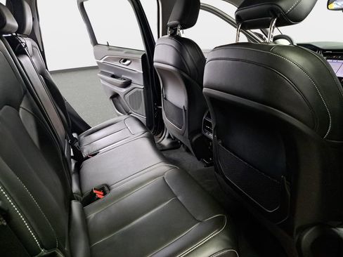 Certified 2023 Jeep Grand Cherokee Limited AWD/4WD image 12