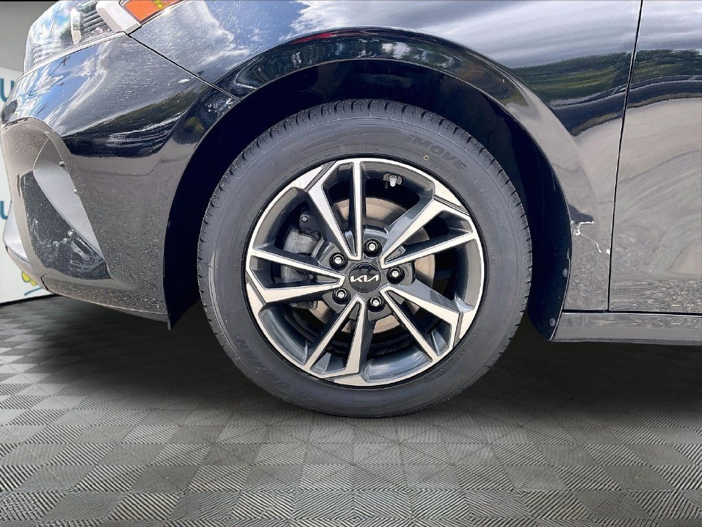 Certified 2024 Kia Forte LXS FWD image 7