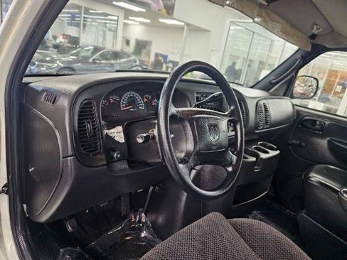 Used 2001 Dodge B2500 Passenger RWD image 8