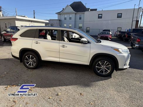 Used 2019 Toyota Highlander XLE image 9