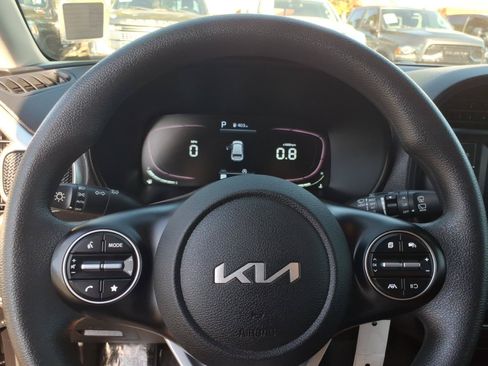 Used 2023 Kia Soul LX w/ LX Technology Package FWD image 17