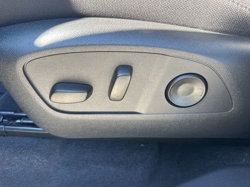 Used 2025 GMC Acadia Elevation image 10