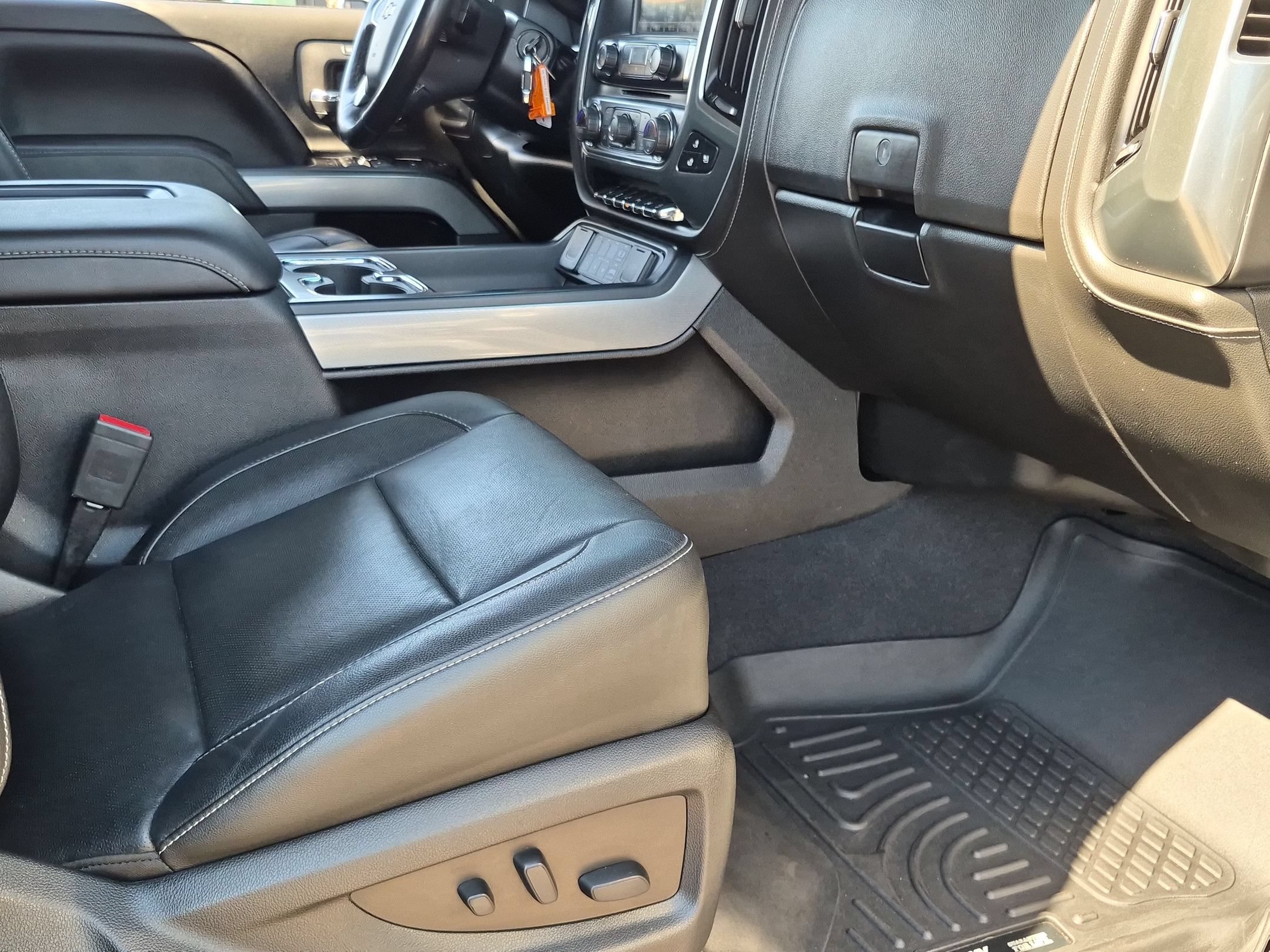 Used 2018 Chevrolet Silverado 1500 LTZ Z71 w/ LTZ Plus Package AWD/4WD image 26