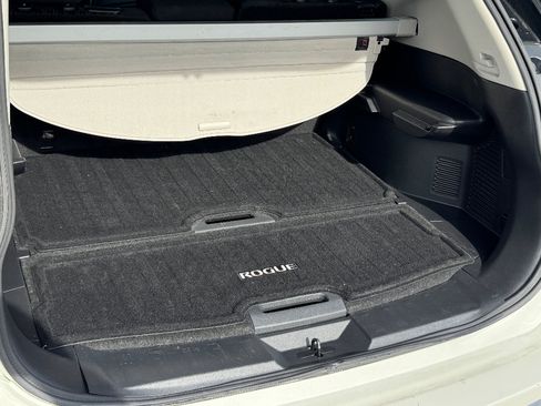 Used 2018 Nissan Rogue SV image 14