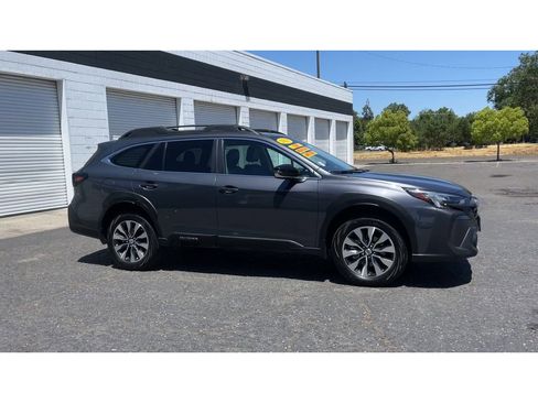 Used 2023 Subaru Outback Limited image 4