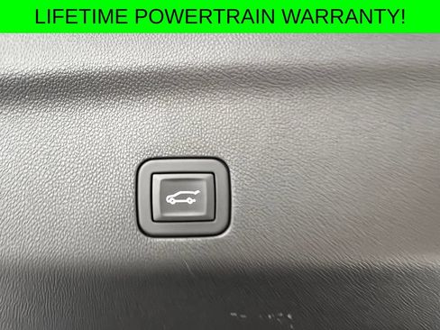Used 2025 Chevrolet Tahoe Premier AWD/4WD image 17