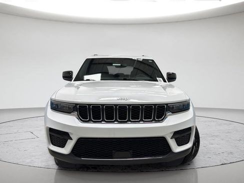 Used 2024 Jeep Grand Cherokee Laredo X image 30