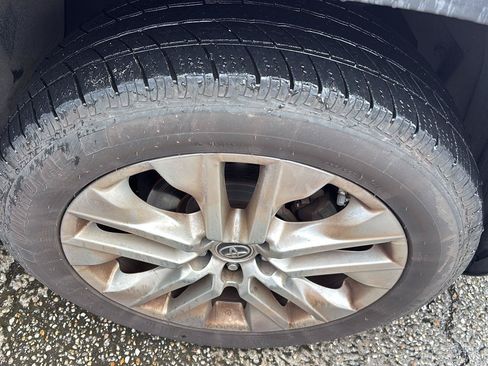Used 2019 Toyota RAV4 XLE Premium FWD image 9